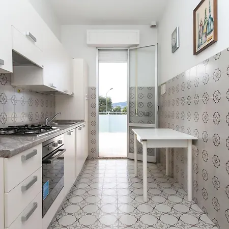 Marcelli, Bilocale Fronte Mare Con Ampio Terrazzo Vista Mare - M146