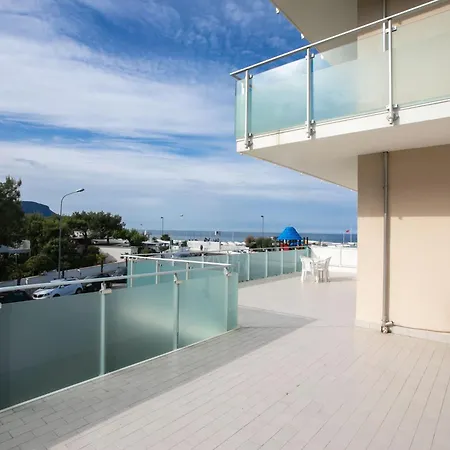 Marcelli, Bilocale Fronte Mare Con Ampio Terrazzo Vista Mare - M146 *