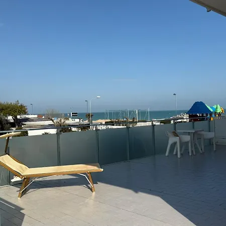 Marcelli, Bilocale Fronte Mare Con Ampio Terrazzo Vista Mare - M146