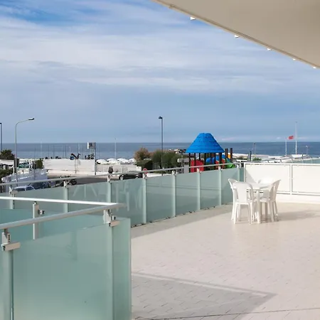 Marcelli, Bilocale Fronte Mare Con Ampio Terrazzo Vista Mare - M146