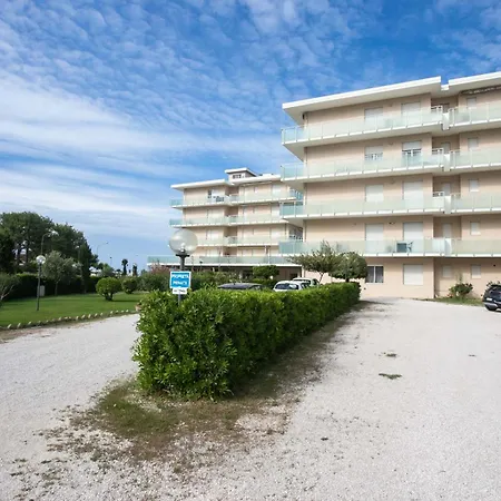 Marcelli, Bilocale Fronte Mare Con Ampio Terrazzo Vista Mare - M146 * Marcelli